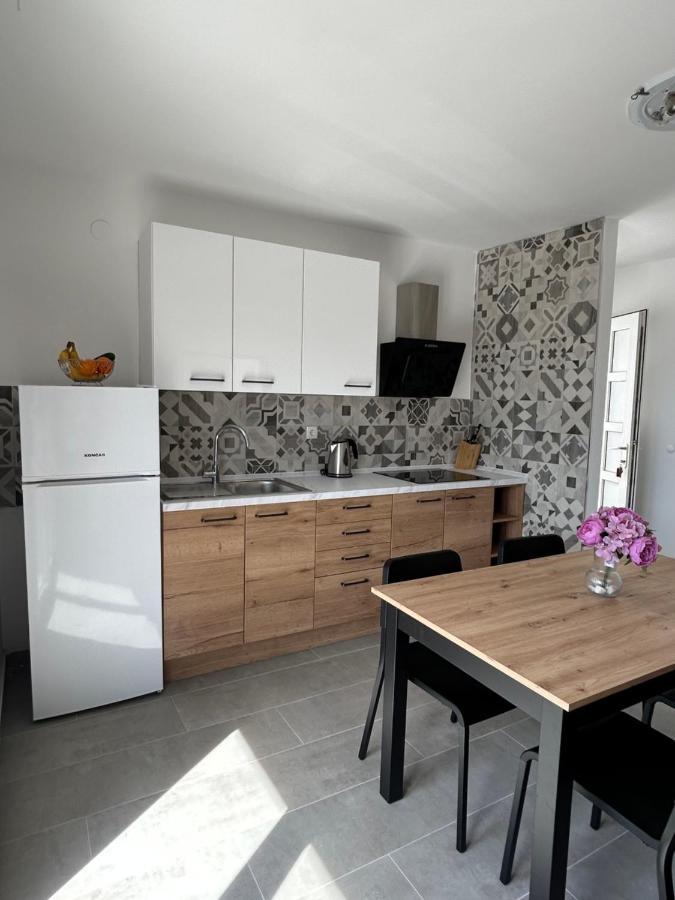 Apartments Ljubomir Rogoznica  Eksteriør billede