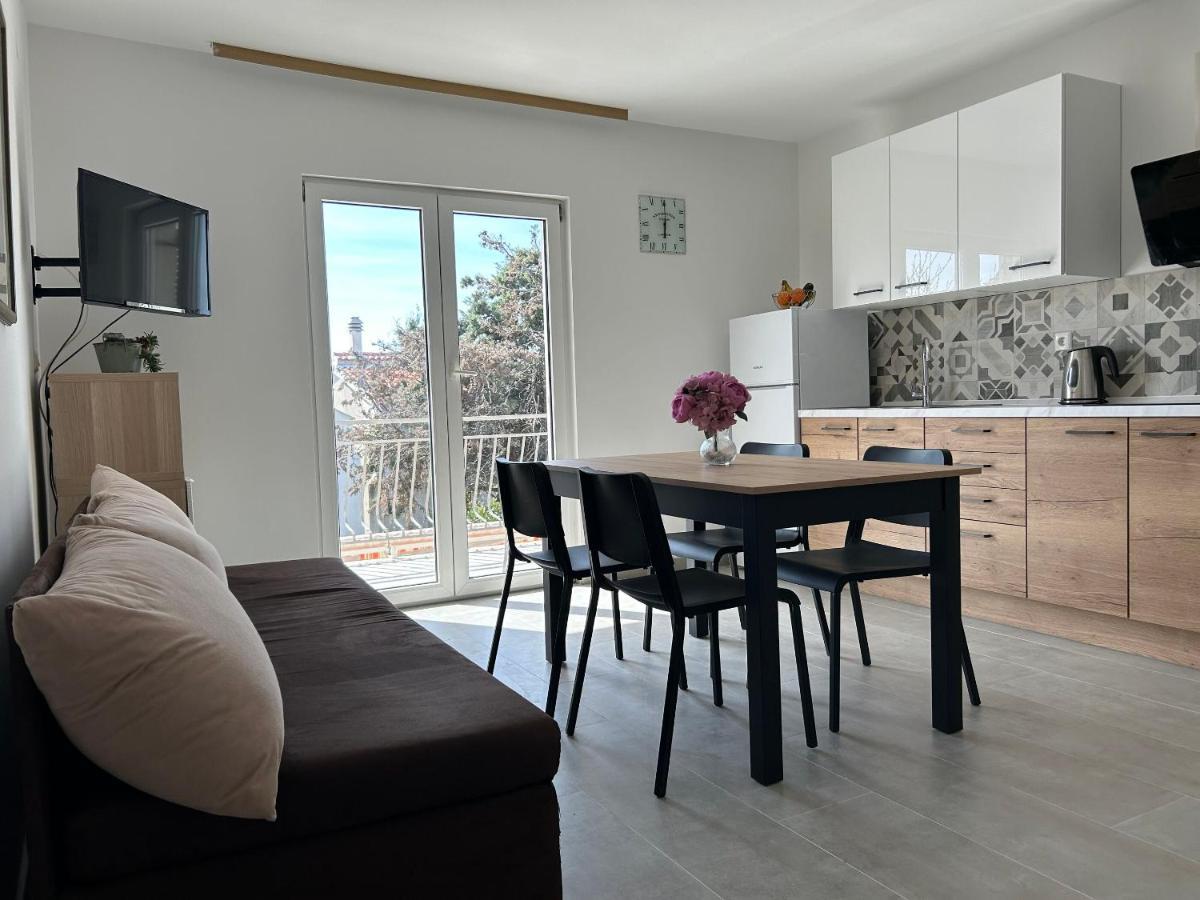 Apartments Ljubomir Rogoznica  Eksteriør billede