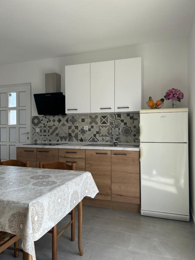 Apartments Ljubomir Rogoznica  Eksteriør billede
