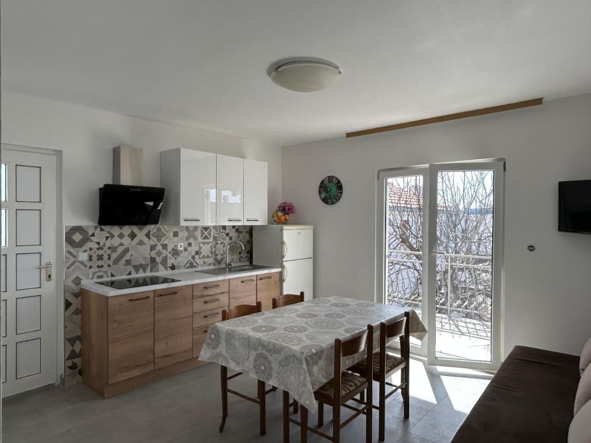 Apartments Ljubomir Rogoznica  Eksteriør billede