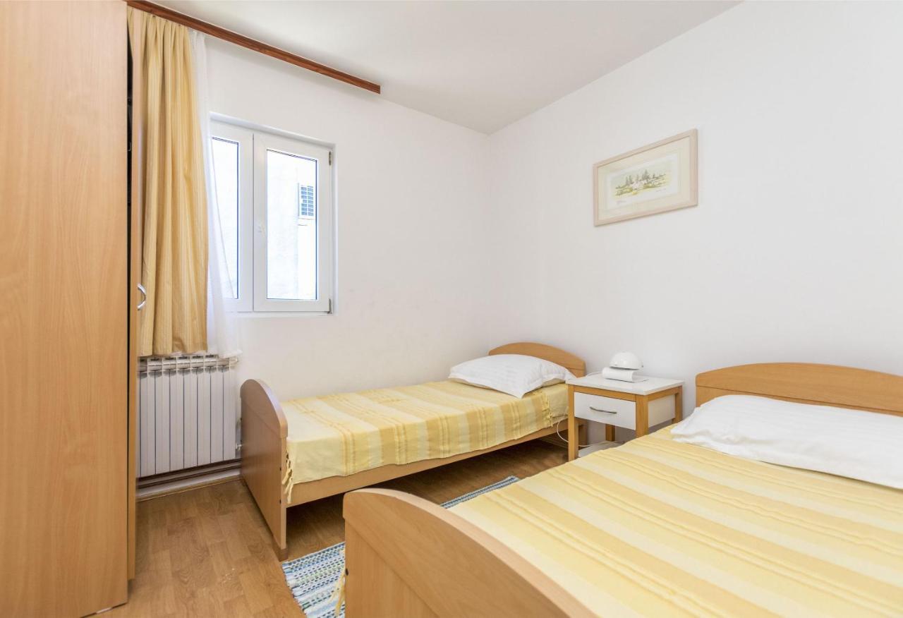 Apartments Ljubomir Rogoznica  Eksteriør billede