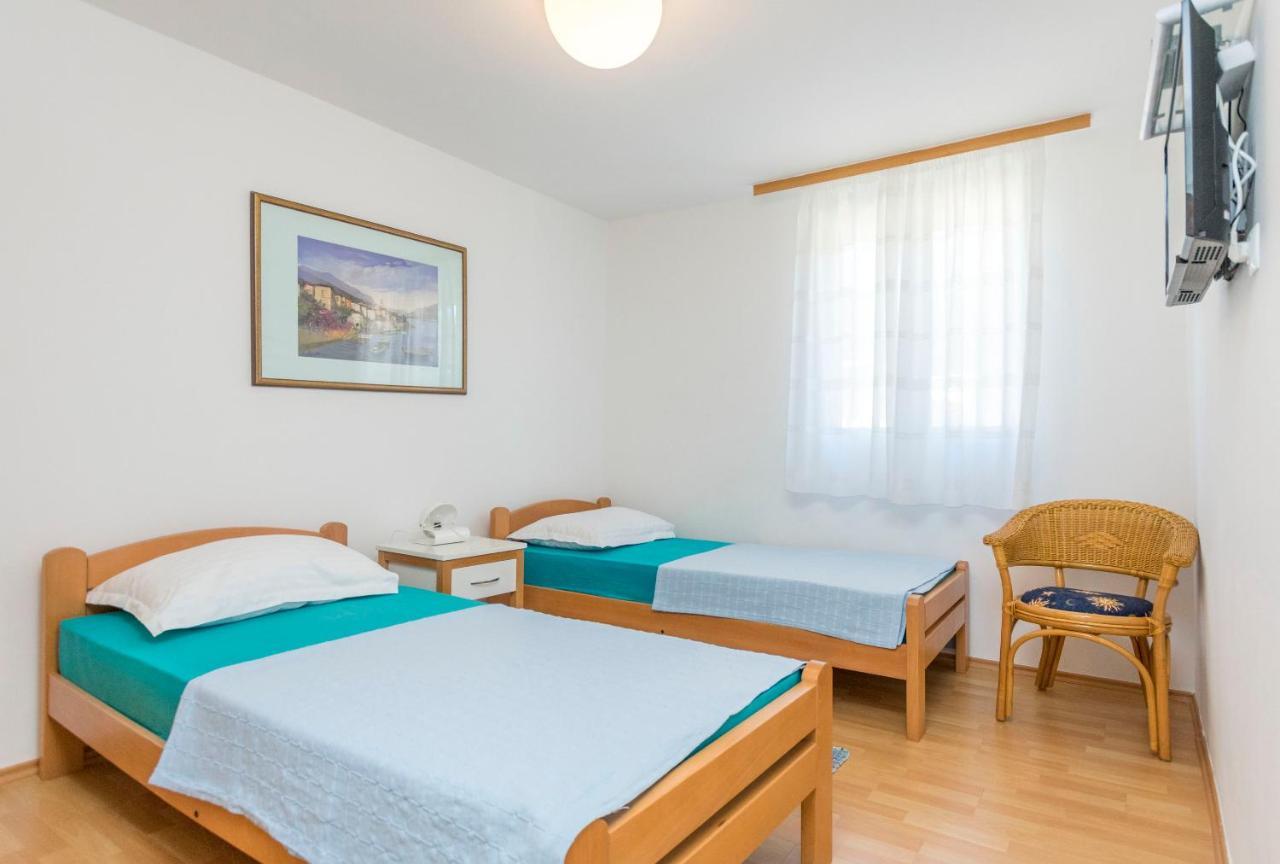 Apartments Ljubomir Rogoznica  Eksteriør billede